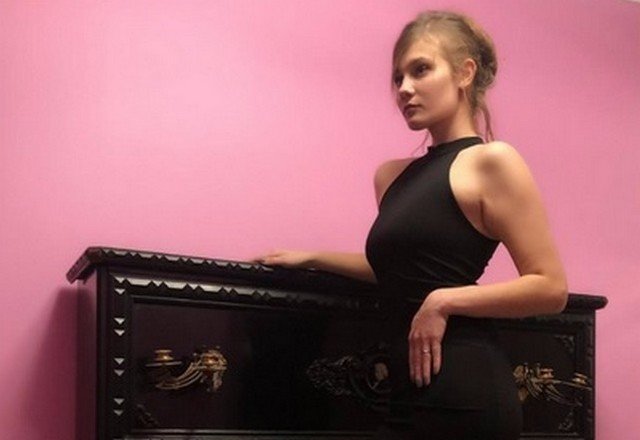 Вторая украинка выставила свою девственность на аукцион