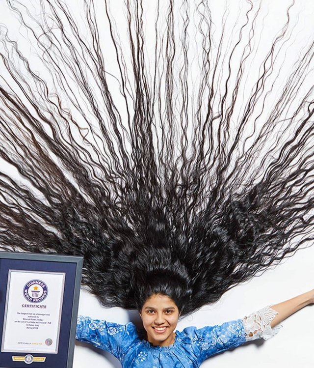 Девушка из Индии отрастила двухметровые волосы