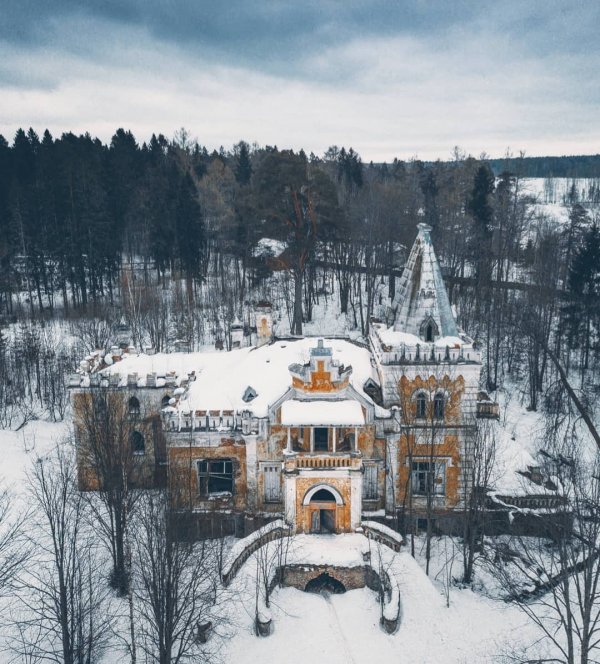 Атмосферные фотографии заброшенных мест Санкт-Петербурга