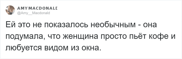 Она просто стоит и смотрит: соседи зловеще разыграли девушку