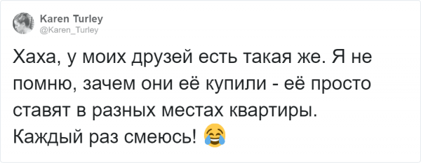 Она просто стоит и смотрит: соседи зловеще разыграли девушку