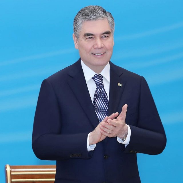 В Туркменистане чиновникам старше 40 лет запретили закрашивать седину