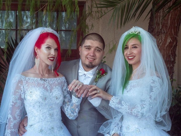Американец женился сразу на двух девушках