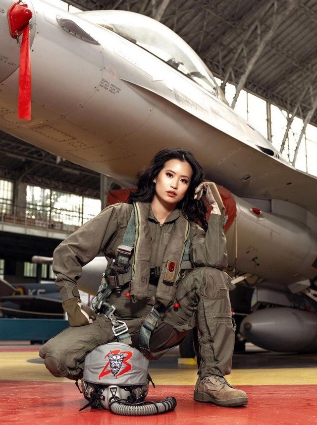 «Мисс Бельгия» Анджелина Флор Пуа сменила профессию и стала пилотом