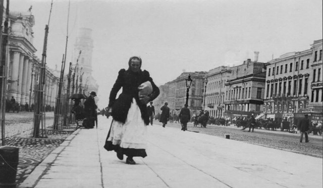 Люди на улицах Петербурга в начале 20 века