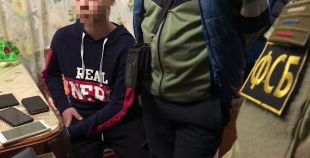 Сотрудники ФСБ задержали в Керчи подростков, которые хотели взорвать школу