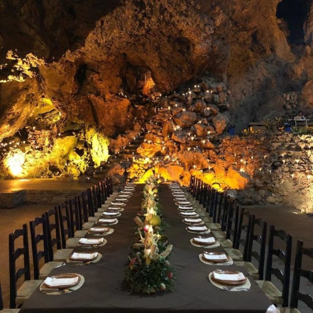 Ресторан, расположенный в древней пещере