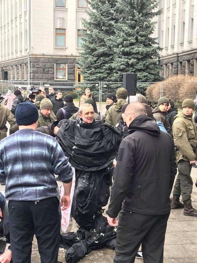 Александр Бурлаков поджег сам себя в Украине