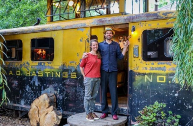 Пара переделала вагон поезда времен Второй Мировой войны в необычное жилье
