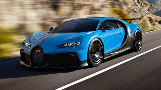 Bugatti Chiron Pur Sport голубого цвета