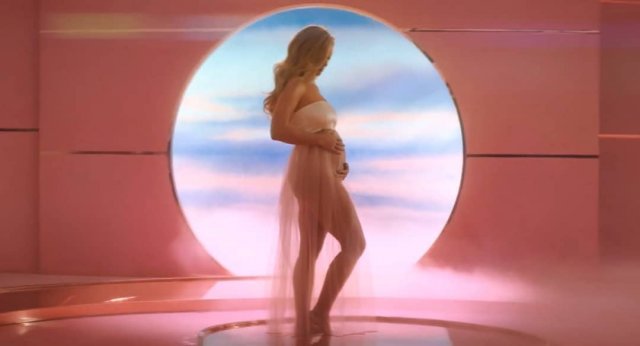 Обладательница самого роскошного бюста Голливуда Кэти Перри впервые станет мамой