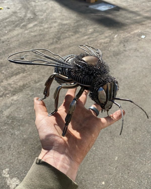 Скульптура  мухи