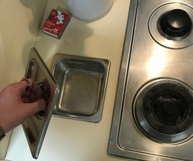 контейнер у плиты