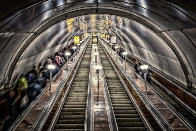Как машинисты и работники метро добираются домой после ночной смены?