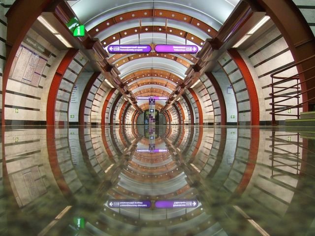 Почему в метро нет урн и туалетов?
