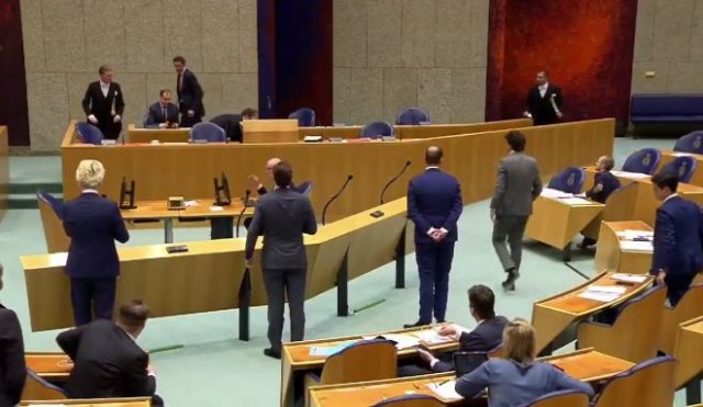 Министр здравоохранения Нидерландов упал в обморок во время обсуждения коронавируса