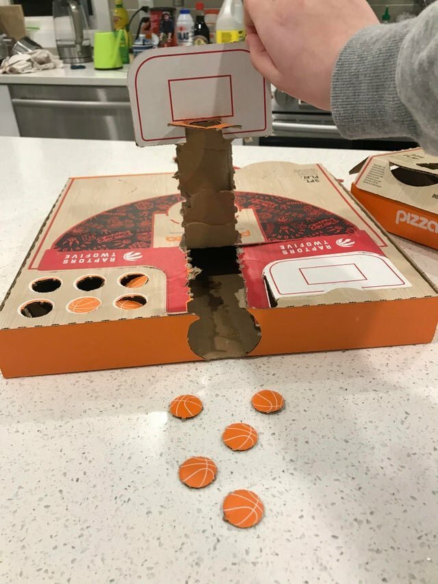 Коробка для пиццы, трансформирующаяся в настольную игру