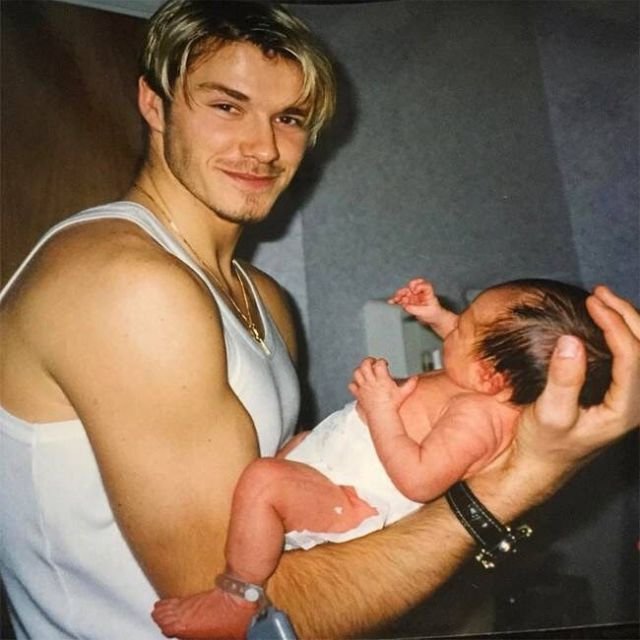 Дэвид Бекхэм с сыном Бруклином, 1999