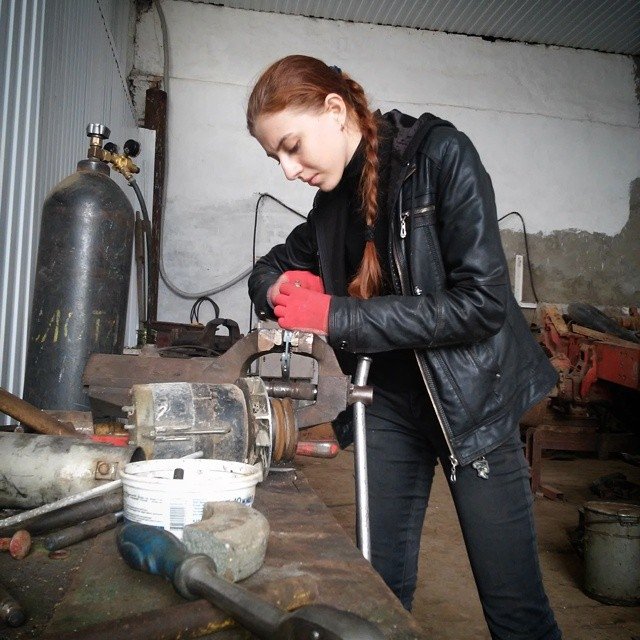 Наталья Ченчик – девушка-трактористка, которая не стесняется своей профессии