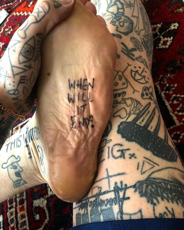 Крис Вудхед делал по татуировкe каждый день, сидя на карантине