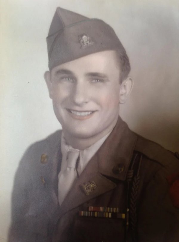 Фото моего деда, сделанная во время Второй мировой войны