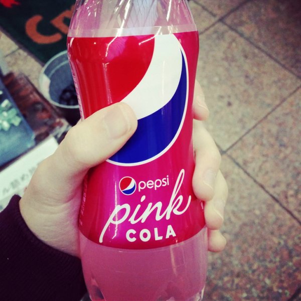 В Японии есть Pepsi со вкусом молока и клубники