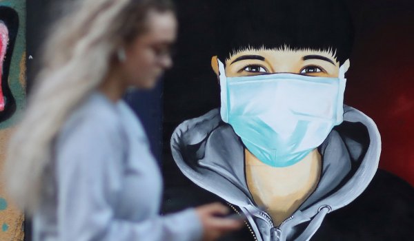 Подборка крутых граффити на тему коронавируса