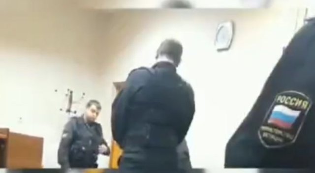 Правосудие в России: адвоката вынесли из зала суда