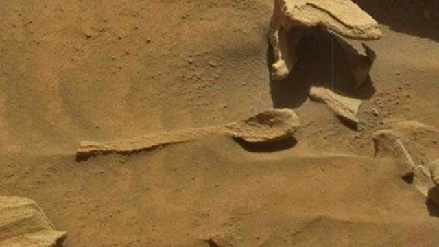 Пользователи нашли на поверхности Марса &quot;ложки&quot; и &quot;человеческие кости&quot;