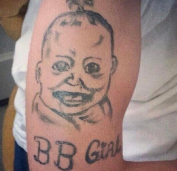 Малышка с татуировками