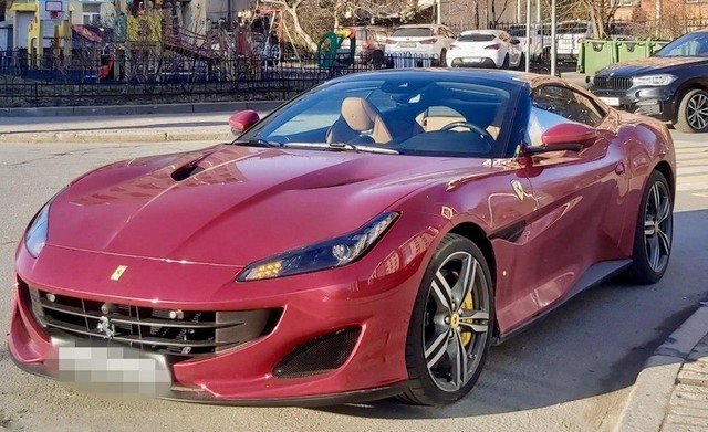 В центре Петербурга авария между Ferrari и Polo