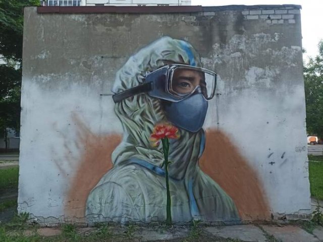 Граффити с просторов России, посвященные врачам, борющимся с коронавирусом