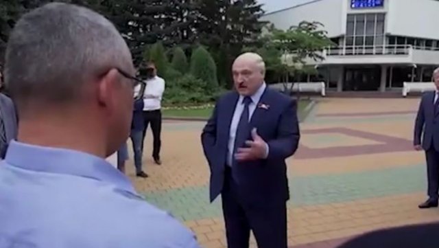 &quot;Усатый таракан&quot;: Александр Лукашенко почитал, как его обзывают в Интернете, и обратился к людям