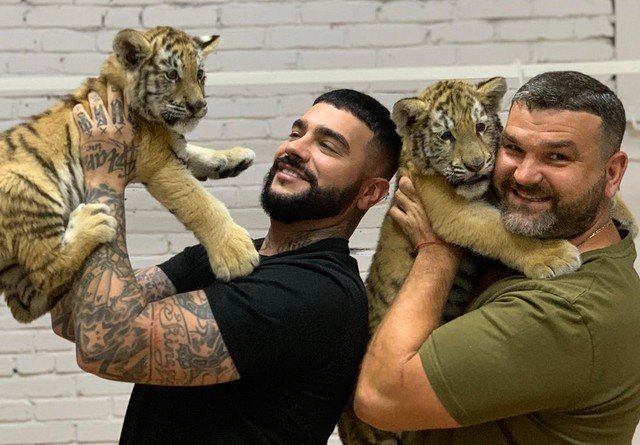 Рэпер Тимати купил себе настоящего тигра, но получив войну хейта, отдал его дрессировщику Михаилу За
