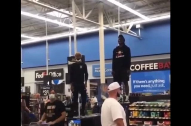 Неадекватные темнокожие в магазине