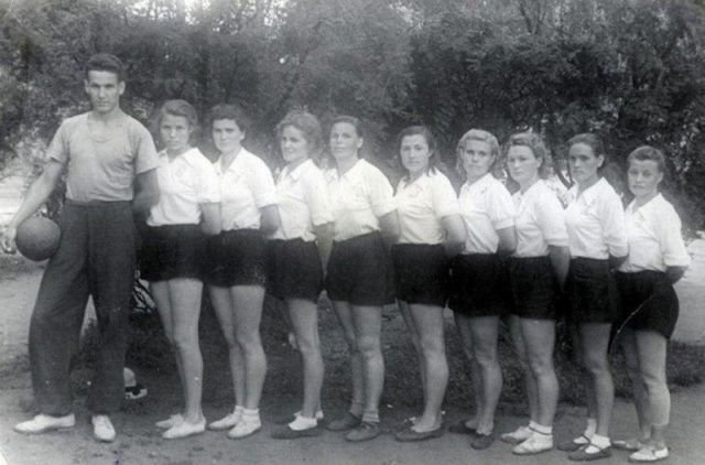 Молодой Борис Ельцин - тренер женской волейбольной команды