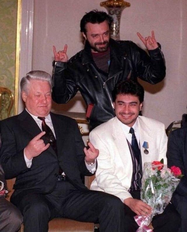 Президент России Борис Ельцин встречается с участниками группы «АлисА». Москва 1993 г.