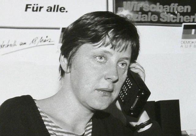 Первый мобильный телефон Ангелы Меркель, примерно 1992 год