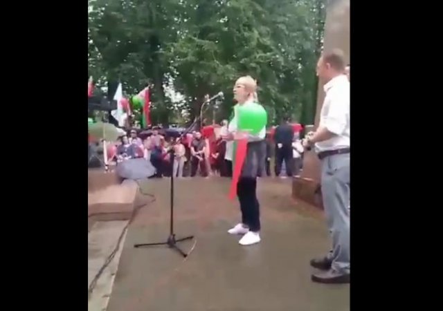 &quot;Зеленое - это доллар!&quot;: Безумие, которое творится на митингах в Белоруссии