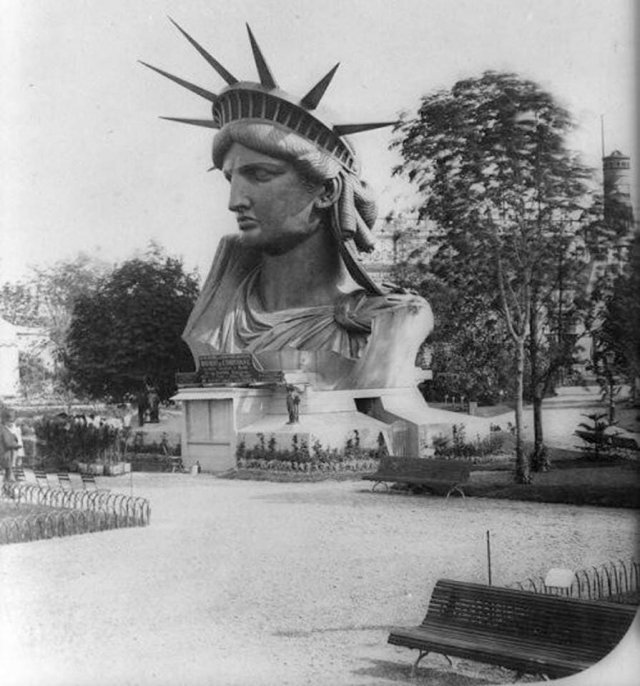 Голова статуи свободы во время международной выставке в Париже 1878 года.