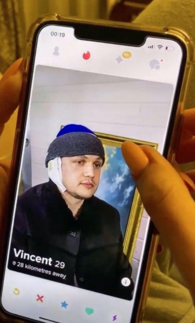 Парень в образе Ван Гога загрузил фото в Tinder