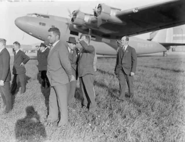 Командующий ВВС РККА Яков Алкснис на аэродроме Схипхол, 27 августа 1934