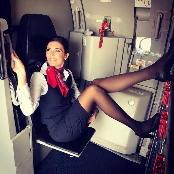 стюардесса в самолете