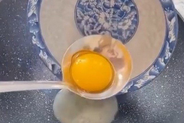 Яичница на сковороде