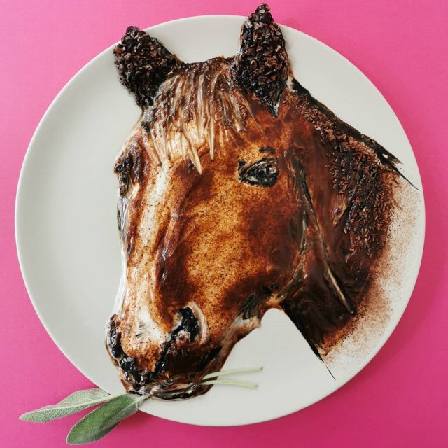 Йоланда Стоккерманс приготовила блюдо в виде лошади