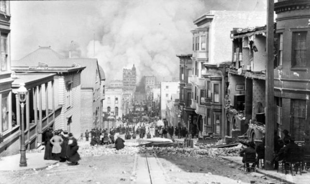 Землетрясение в Сан Франциско.Снимок сделан в районе Sacramento и Powell стрит. 18 апреля 1906 г