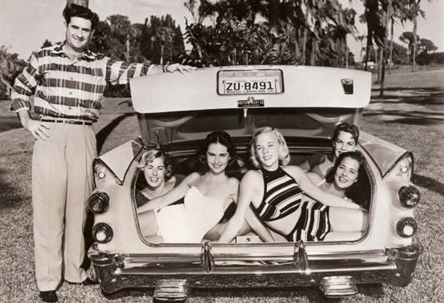 Вместительный багажник Dodge 1957 года, США