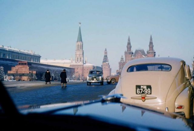 Автомобильное движение на Красной площади, ок. 1953, СССР