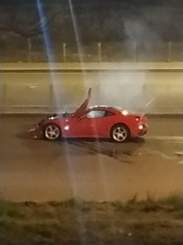 Ferrari California после аварии с BMW M5 на Комендантском проспекте в Петербурге