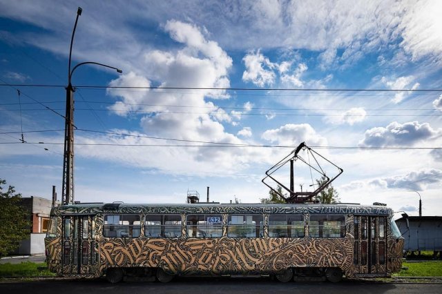 Трамвай на фестивале STENOGRAFFIA вид сбоку